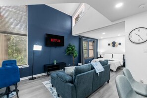 Interior - 5 Min to Love Field | Gated+Guard | 2BR | Parking (Dallas)