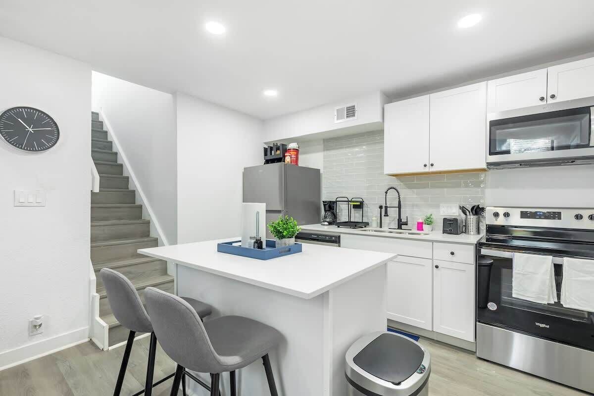 冰箱、微波炉、烤箱、炉灶