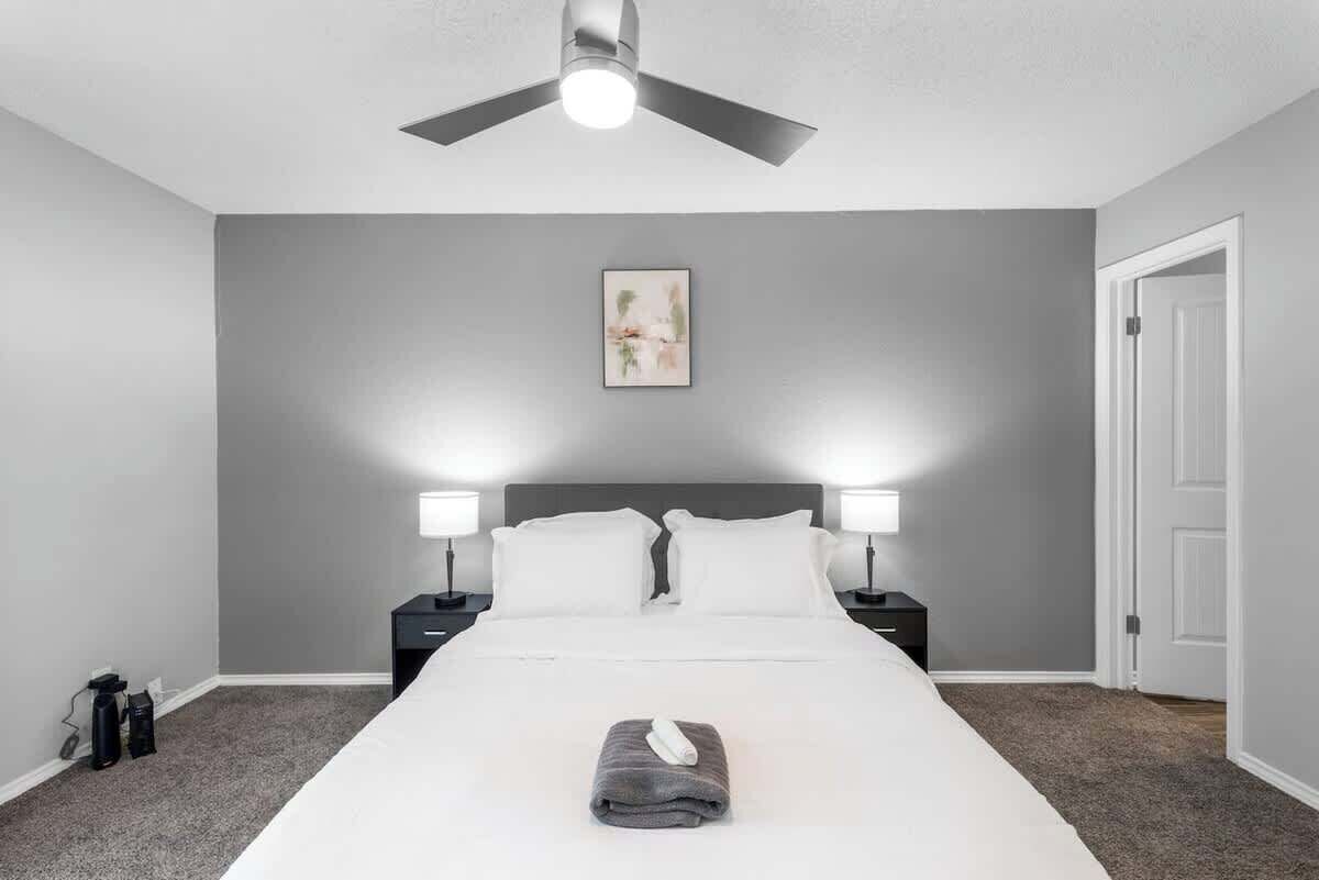 2 slaapkamers, een strijkplank/strijkijzer, gratis wifi, beddengoed