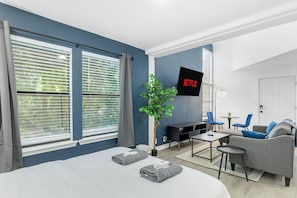 Desk, iron/ironing board, WiFi, bed sheets - 5 Min to Love Field | Gated+Guard | 2BR | Parking (Dallas)