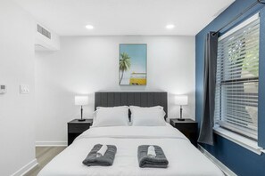 Desk, iron/ironing board, WiFi, bed sheets - 5 Min to Love Field | Gated+Guard | 2BR | Parking (Dallas)