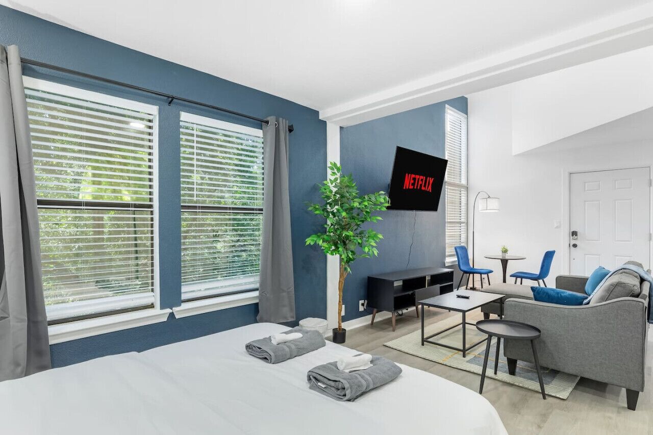 1 habitación, escritorio, tabla de planchar con plancha y wifi 