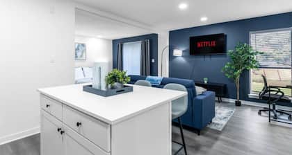 5 Min to Love Field | Gated+Guard | 1BR | Parking