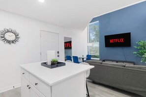 Interior - 5 Min to Love Field | Gated+Guard | 2BR | Parking (Dallas)