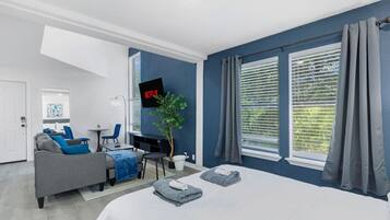 Desk, iron/ironing board, WiFi, bed sheets