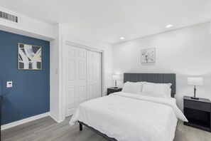 Desk, iron/ironing board, WiFi, bed sheets - 5 Min to Love Field | Gated+Guard | 2BR | Parking (Dallas)