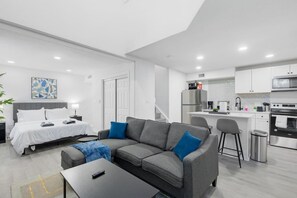 Interior - 5 Min to Love Field | Gated+Guard | 2BR | Parking (Dallas)
