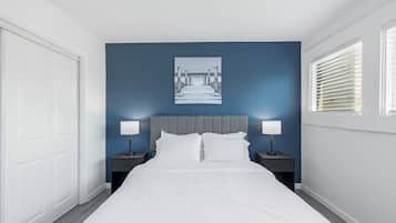 Desk, iron/ironing board, WiFi, bed sheets