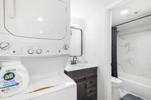 Hair dryer - 5 Min to Love Field | Gated+Guard | 3BR | Parking (Dallas)