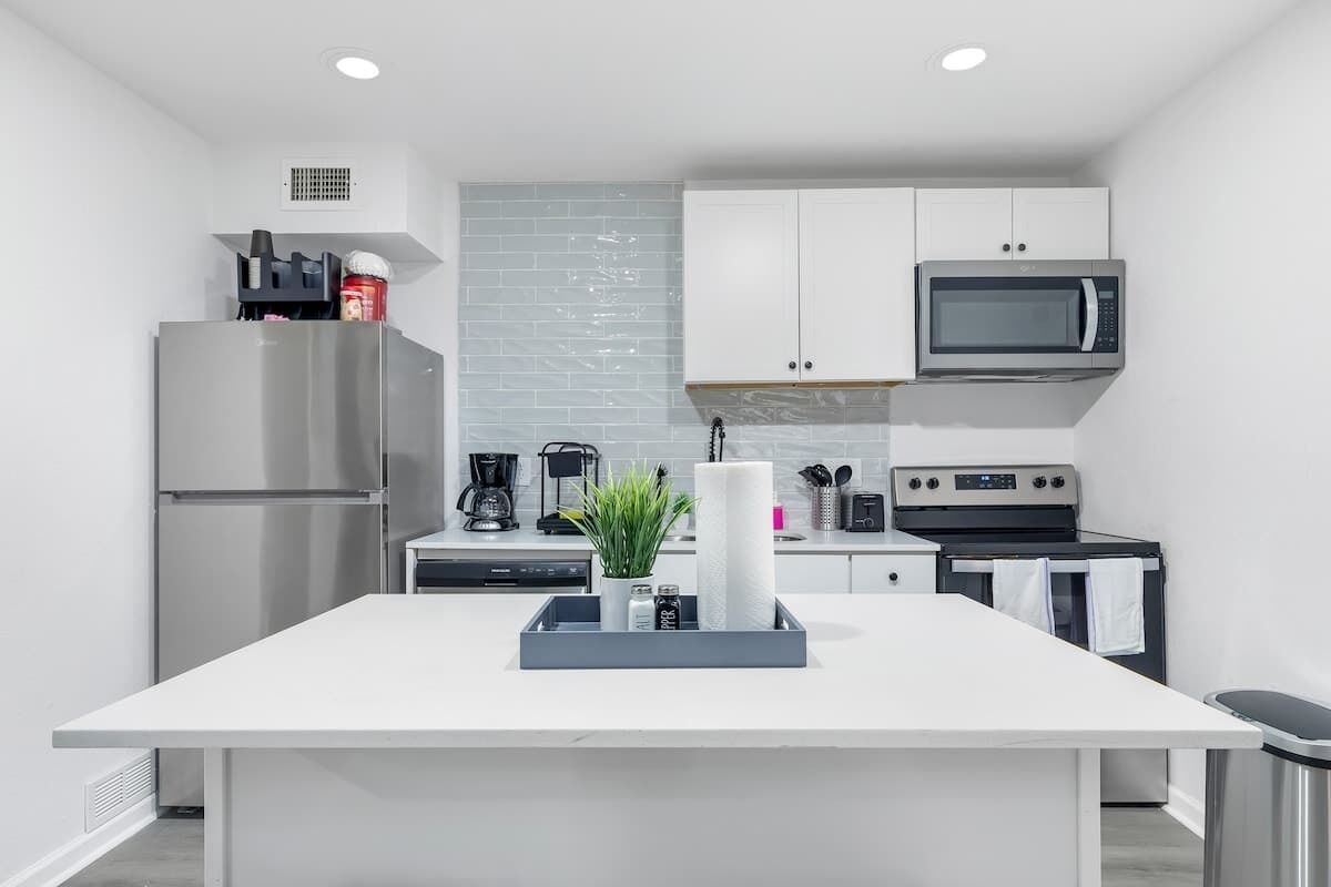 冰箱、微波炉、烤箱、炉灶