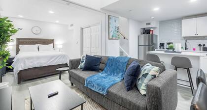 5 Min to Love Field | Gated+Guard | 3BR | Parking