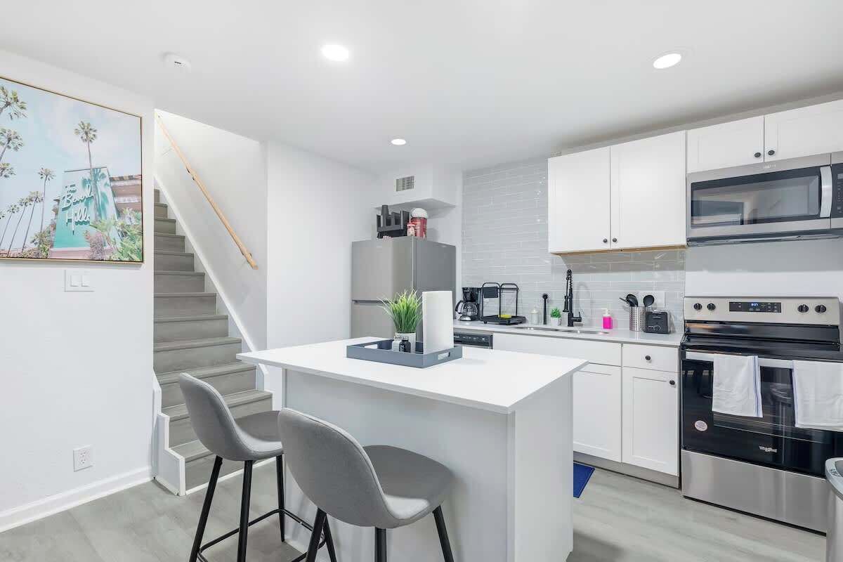 冰箱、微波炉、烤箱、炉灶