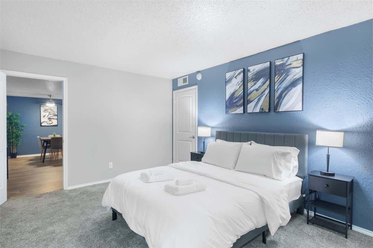 Een strijkplank/strijkijzer, gratis wifi, beddengoed