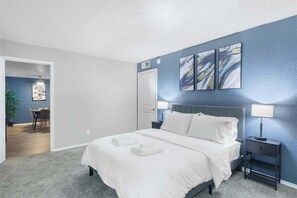 Een strijkplank/strijkijzer, gratis wifi, beddengoed