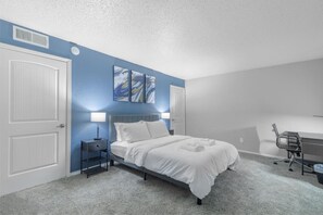 3 bedrooms, desk, iron/ironing board, free WiFi - 3 Min Walk to AT&T | 3BR | Parking + Pets + Gym (Arlington)