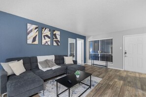 Smart TV - Walk to AT&T Stadium - Modern 3BR Game Day Stay (Arlington)