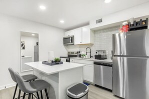 Fridge, microwave, oven, stovetop - 5 Min to Love Field | Gated+Guard | 1BR | Parking (Dallas)