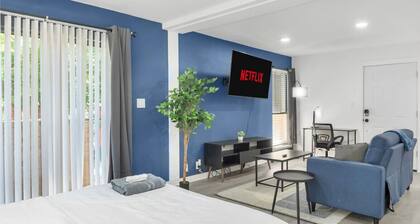 5 Min to Love Field | Gated+Guard | 1BR | Parking