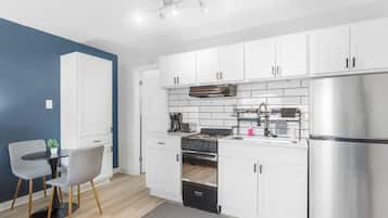 雪櫃、微波爐、焗爐、爐具