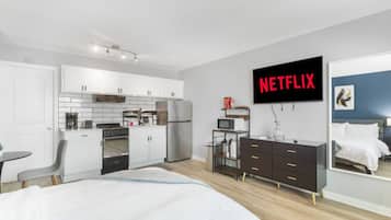 1 bedroom, desk, iron/ironing board, WiFi