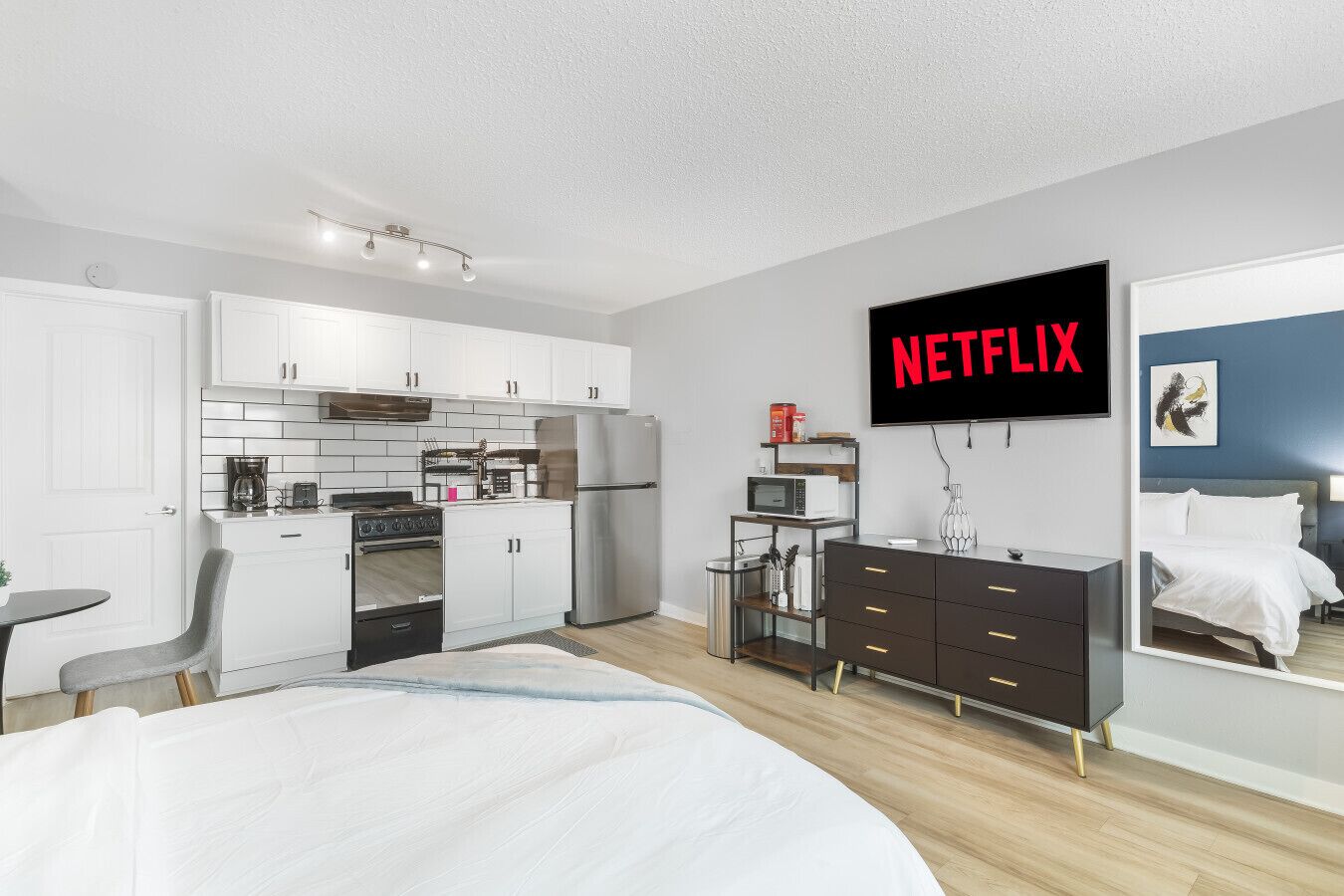 1 室のベッドルーム、デスク、アイロン / アイロン台、WiFi