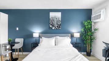 Desk, iron/ironing board, WiFi, bed sheets