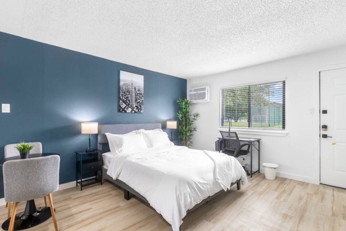 1 غرفة نوم ومكواة/لوح كي وواي فاي وملاءات أسرّة