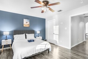 2 habitaciones, escritorio, tabla de planchar con plancha y wifi gratis 