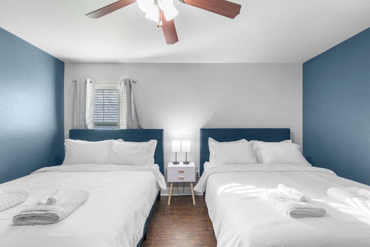 2 habitaciones, escritorio, tabla de planchar con plancha y wifi gratis 