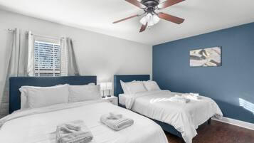 2 habitaciones, escritorio, tabla de planchar con plancha y wifi gratis