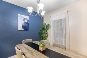 Dining - Spacious 2BR Across AT&T Stadium + Parking (Arlington)