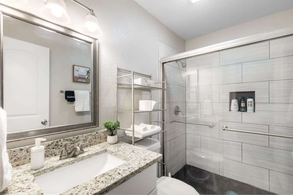 Dusch, hårtork och schampo