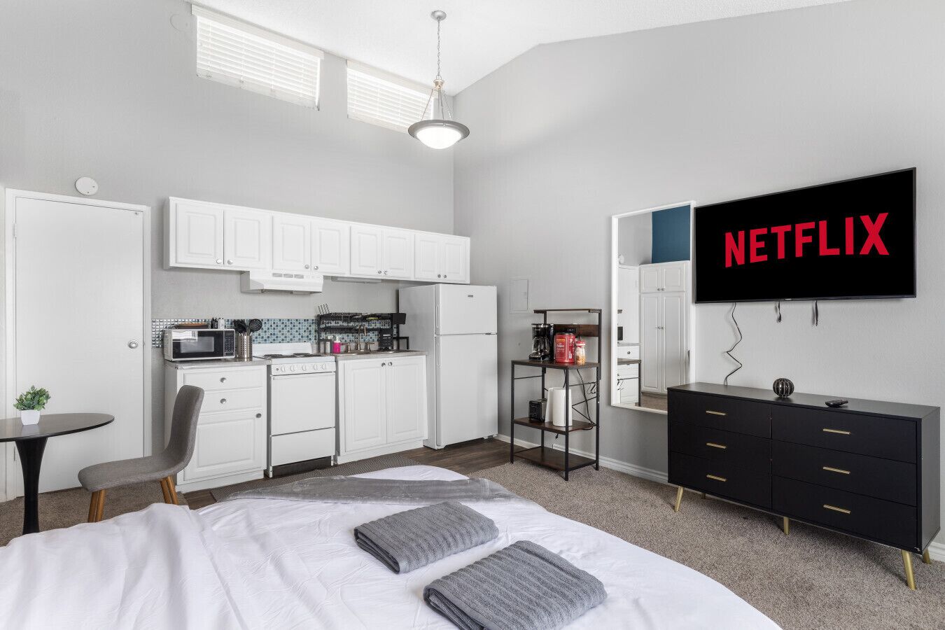 1 chambre, bureau, fer et planche à repasser, Wi-Fi