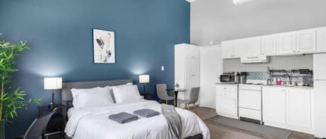 Desk, iron/ironing board, WiFi, bed sheets