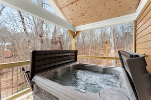 Outdoor spa tub - Hilltop Haven — A Peaceful Escape Made for Two (Cleveland)