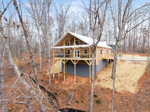 Exterior - Hilltop Haven — A Peaceful Escape Made for Two (Cleveland)