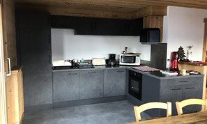 Oven, dishwasher, coffee/tea maker, electric kettle - Apartment in Chainaillon Near Ski Slopes (Le Grand-Bornand)