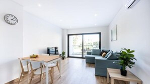 Living area - Apartments for 4 People (Portimão)