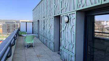 Apartment | Outdoor dining