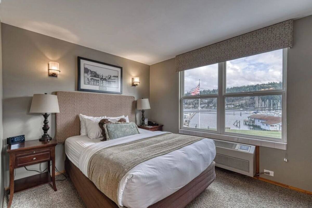 Superior Room, Harbour View | Hypo-allergenic bedding, down duvets, pillow-top beds, blackout curtains