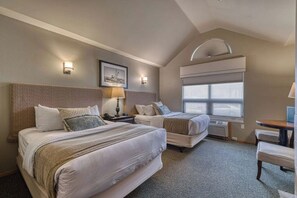 Classic Double Room, Harbor View | Blackout drapes, iron/ironing board, free WiFi - The Maritime Inn (Gig Harbor)