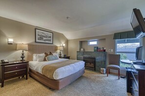 Deluxe Room | Blackout drapes, iron/ironing board, free WiFi - The Maritime Inn (Gig Harbor)