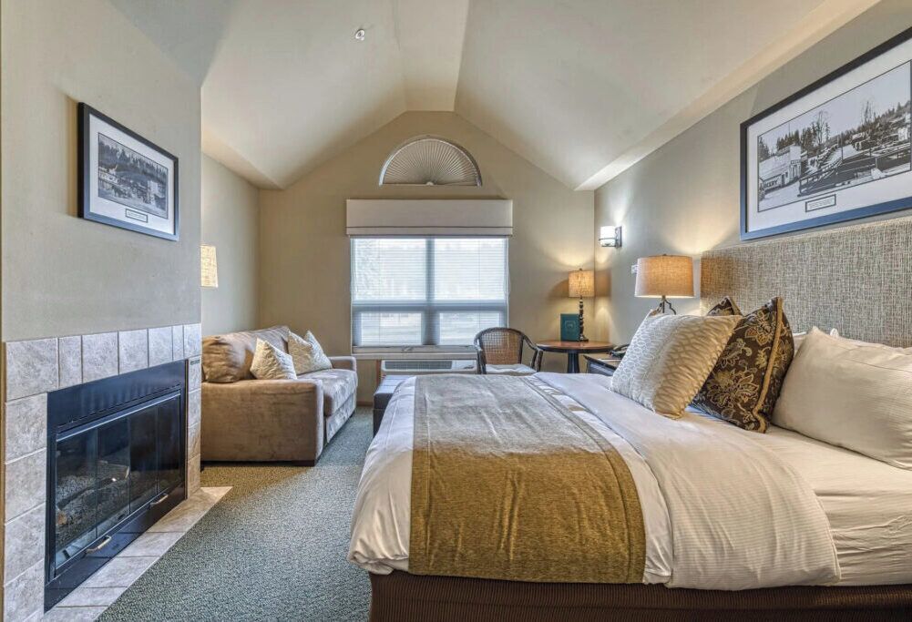 Classic Room, Harbor View | Blackout drapes, iron/ironing board, free WiFi