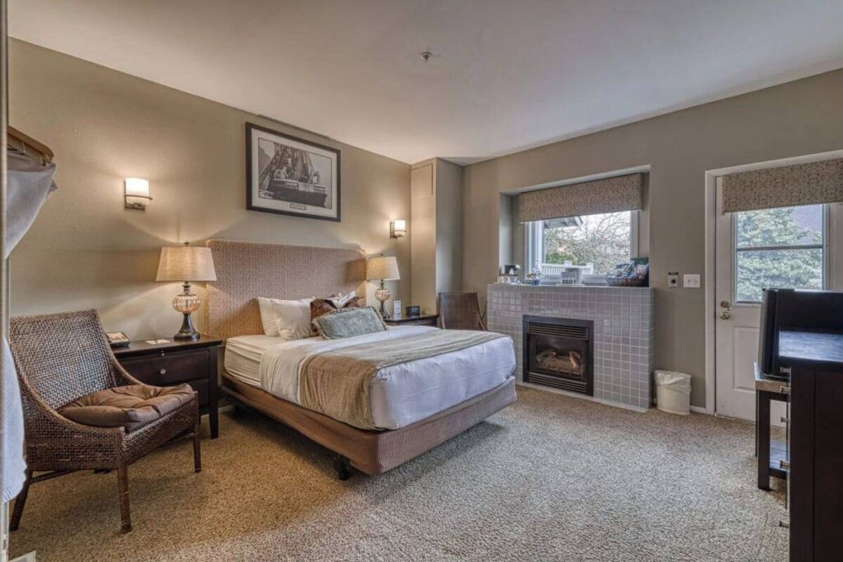 Superior Room, 1 Queen Bed, Garden Area | Hypo-allergenic bedding, down duvets, pillow-top beds, blackout curtains