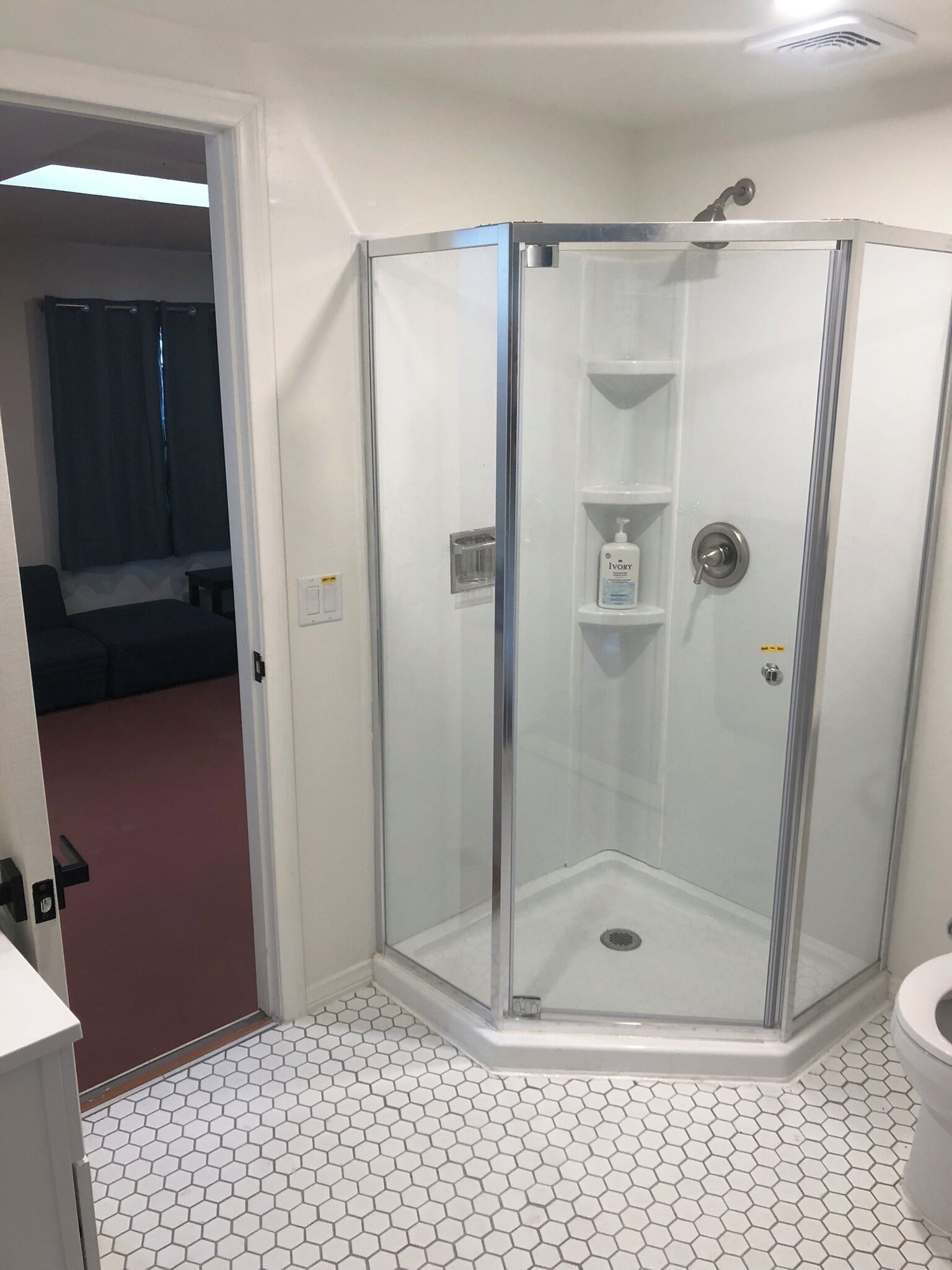 Hårføner, håndklær, såpe og toalettpapir