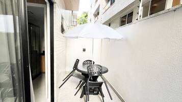 Apartment | Outdoor dining