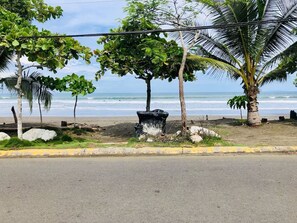 Beach - 3-bedroom condo in perfect Jacó with AC (Jacó)