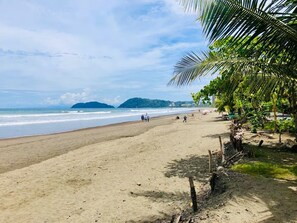 Beach - 3-bedroom condo in perfect Jacó with AC (Jacó)