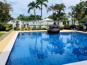 Outdoor pool - 3-bedroom condo in perfect Jacó with AC (Jacó)