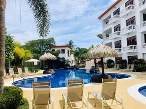 Outdoor pool - 3-bedroom condo in perfect Jacó with AC (Jacó)